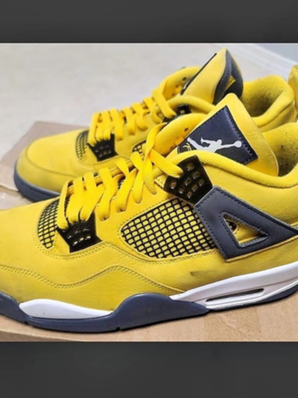 Jordan Air Jordan 4 Retro 'Lightning' Yellow & Black Sneakers